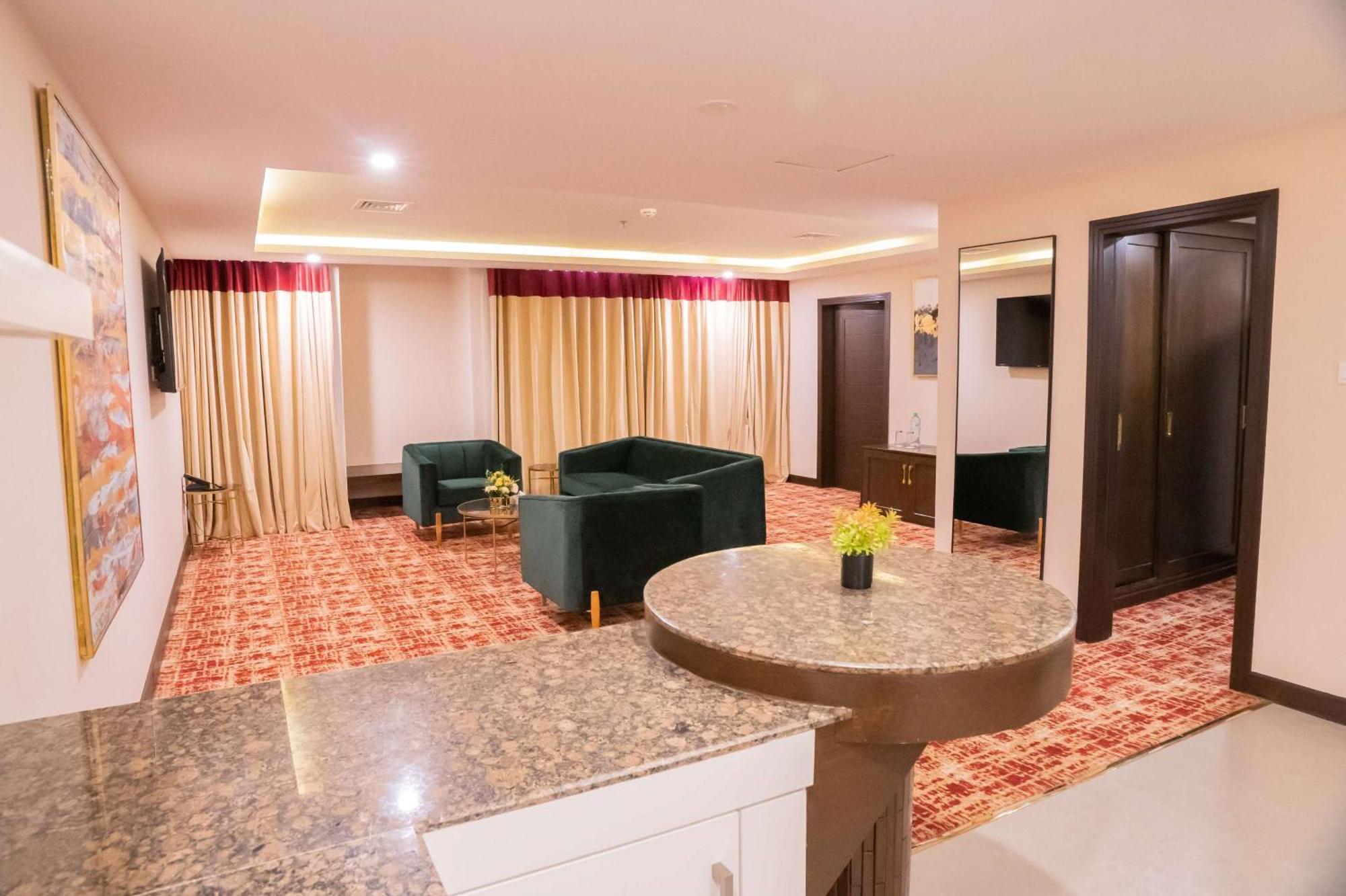 Ramada By Wyndham Murree Lower Topa Resort Exterior foto