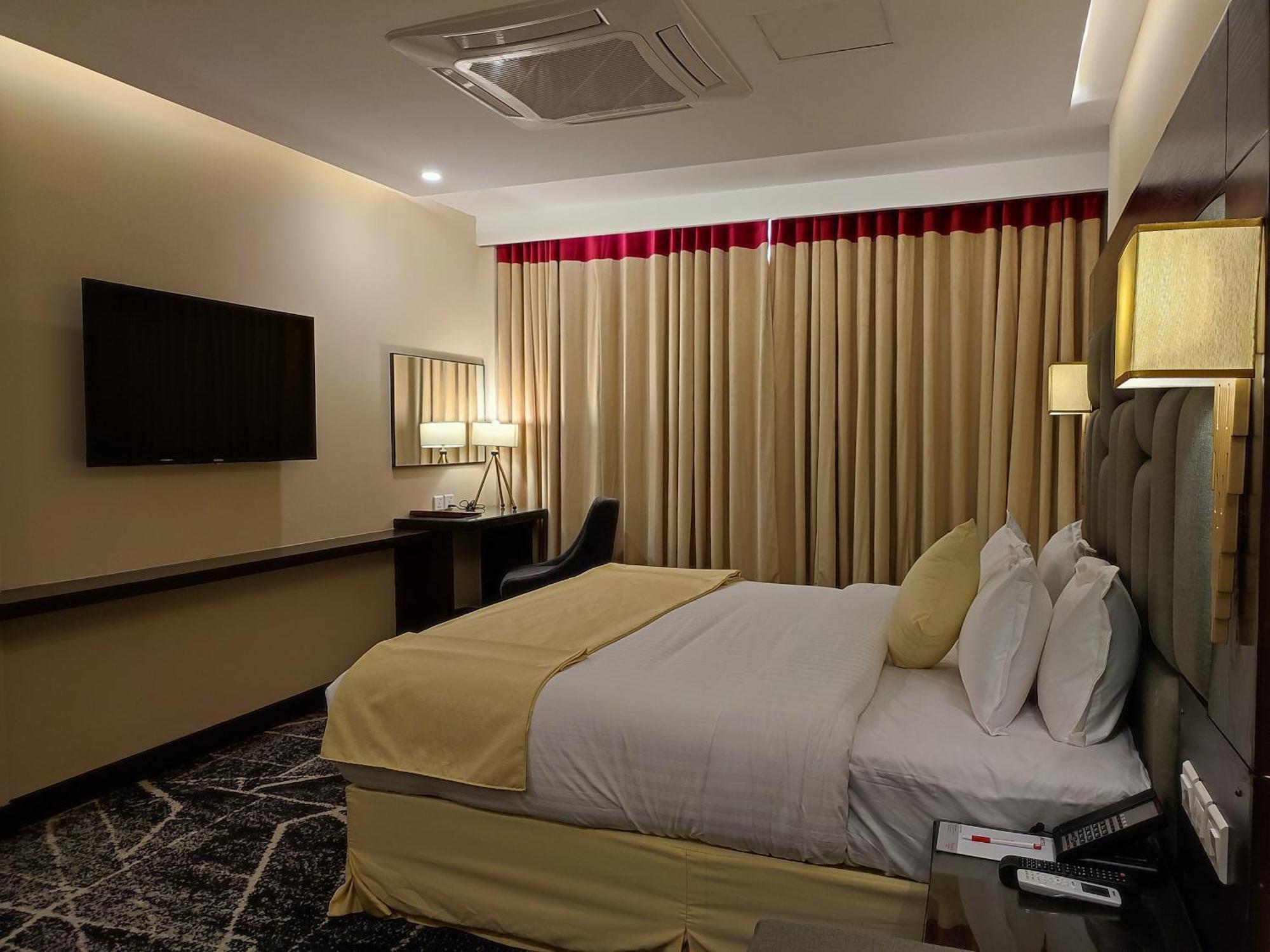 Ramada By Wyndham Murree Lower Topa Resort Exterior foto